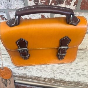 Stylish Tan and Brown Leather Satchel🤎neutral,very versatile,comes w/duster bag🌎
